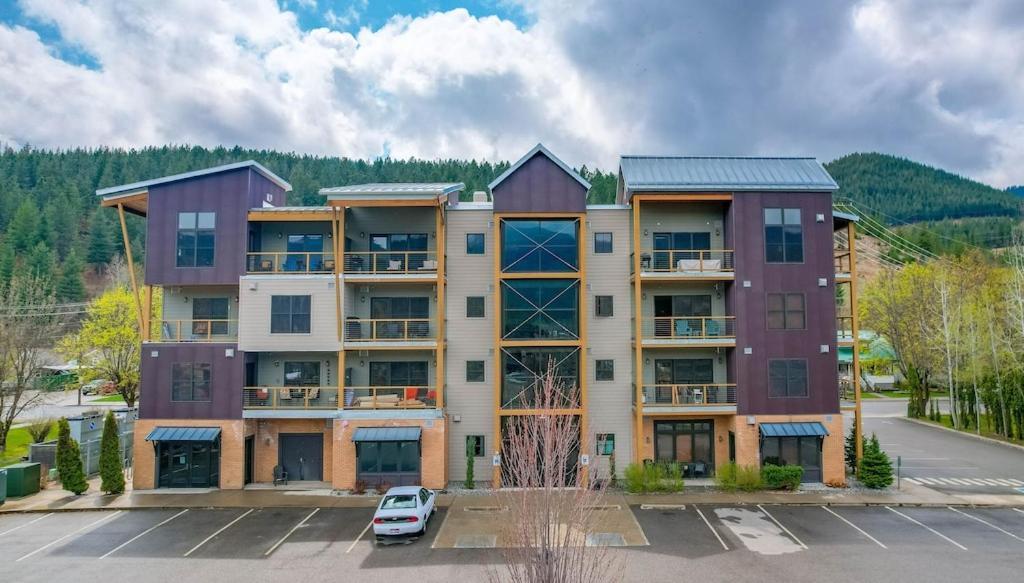 Large With Full Kitchen, Bike The Trail, Beautiful Balcony Views Hottub Fireplace Apartment Kellogg