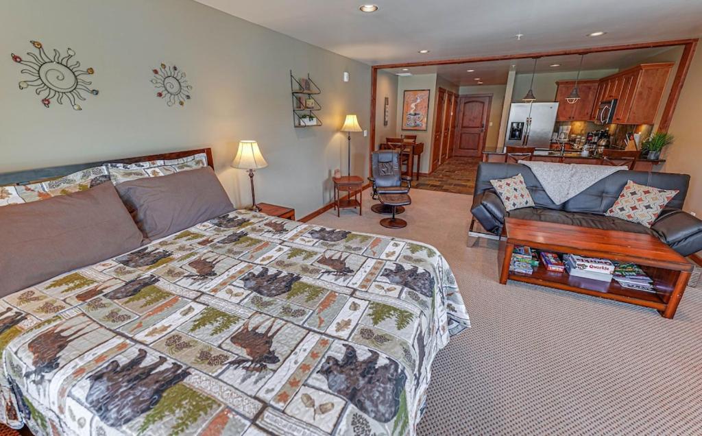 Apartment Large With Full Kitchen, Bike The Trail, Beautiful Balcony Views Hottub Fireplace *