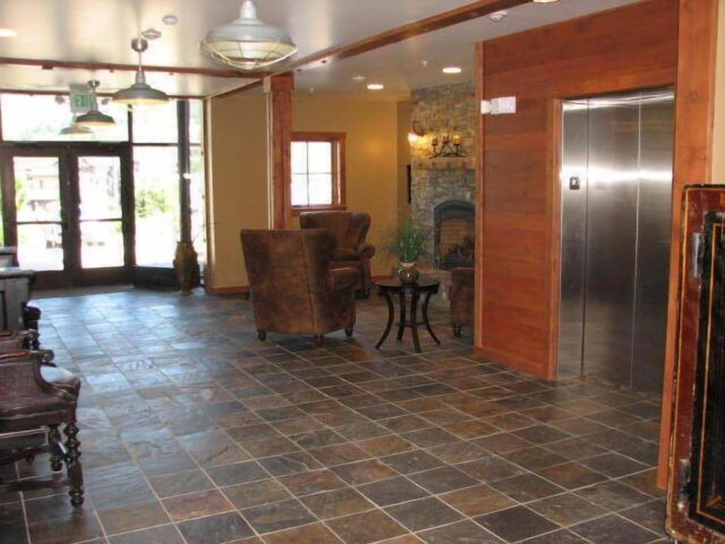 Apartment Large With Full Kitchen, Bike The Trail, Beautiful Balcony Views Hottub Fireplace
