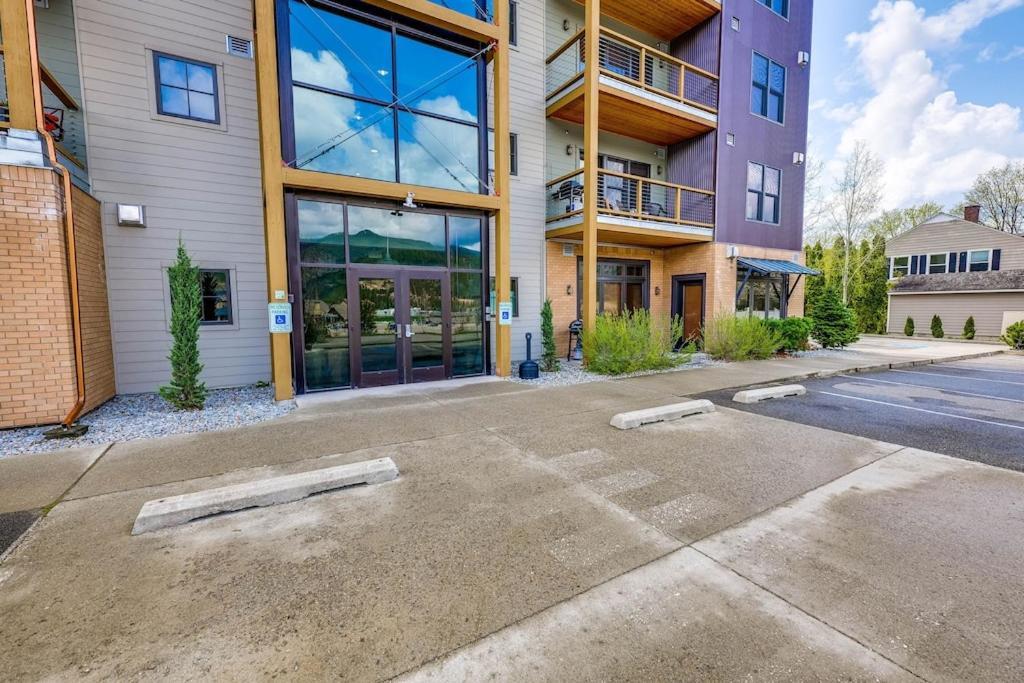 Large With Full Kitchen, Bike The Trail, Beautiful Balcony Views Hottub Fireplace Apartment Kellogg